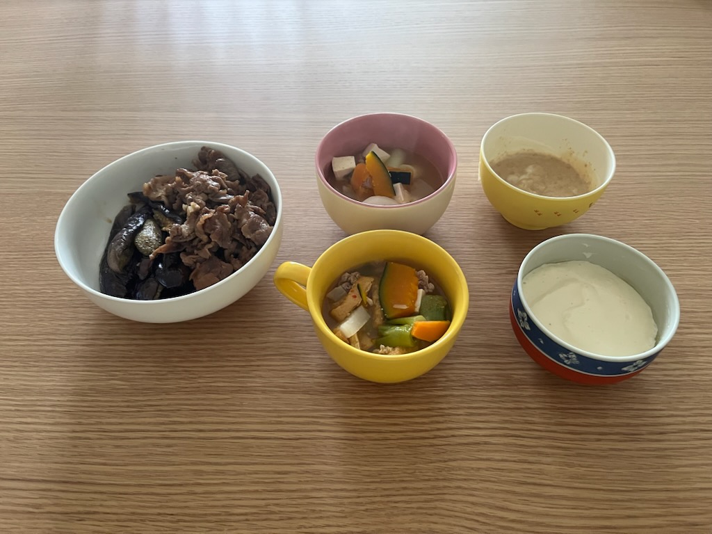 豚肉となすの蒲焼、豚汁、豆乳マヨネーズ、ごまだれ