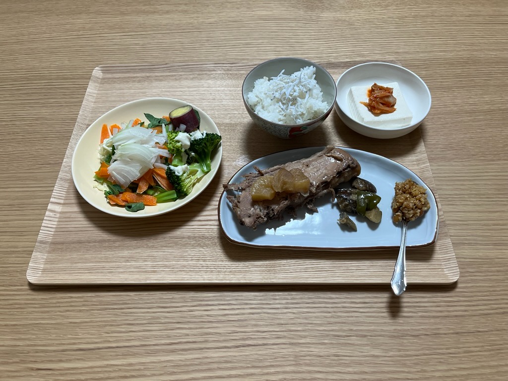 小皿に盛った私の夕ご飯