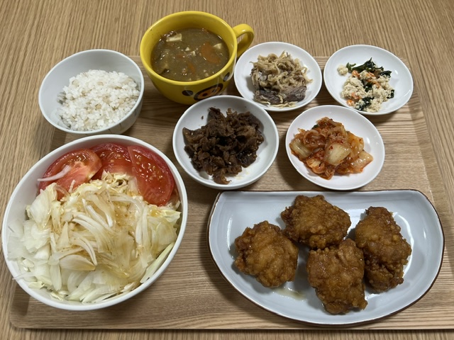 小皿に盛った料理
