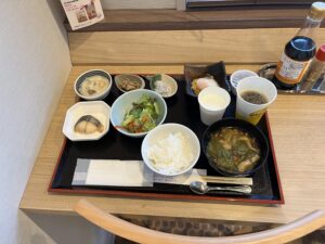 小皿に盛った料理