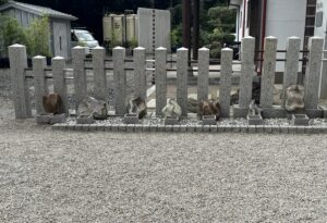 金蛇水神社の蛇の石