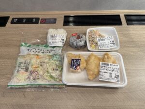 お惣菜いろいろの夕ごはん