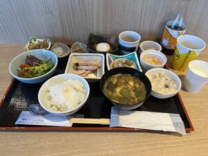 小皿に盛った料理