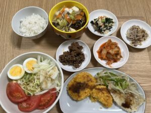 小皿に盛った料理