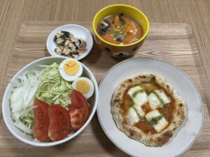小皿に盛った料理