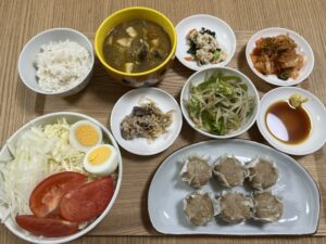 小皿に盛った料理