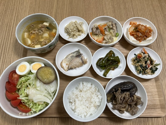 小皿に盛った料理
