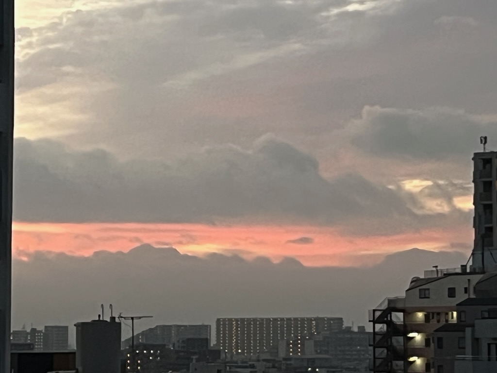 南東方面の朝の空