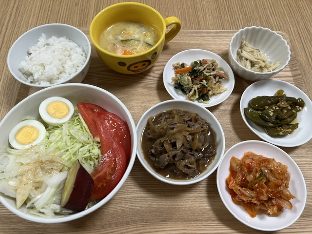小皿に盛った料理