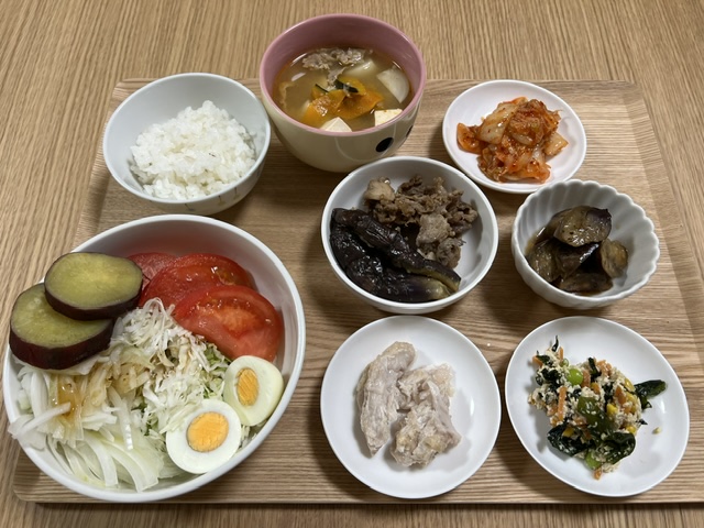 小皿に盛った料理