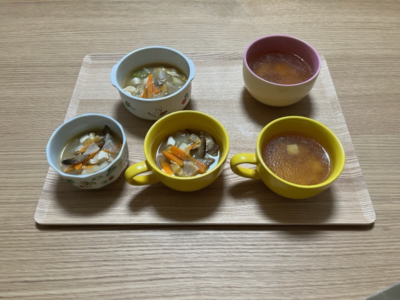 鶏ゆで汁で根菜味噌汁と中華スープ