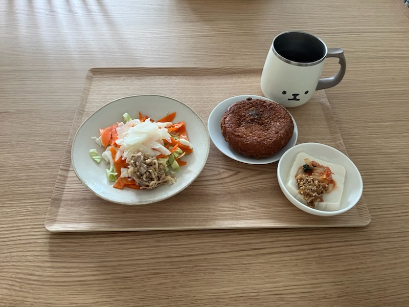 サラダとカレーパンと冷ややっこ