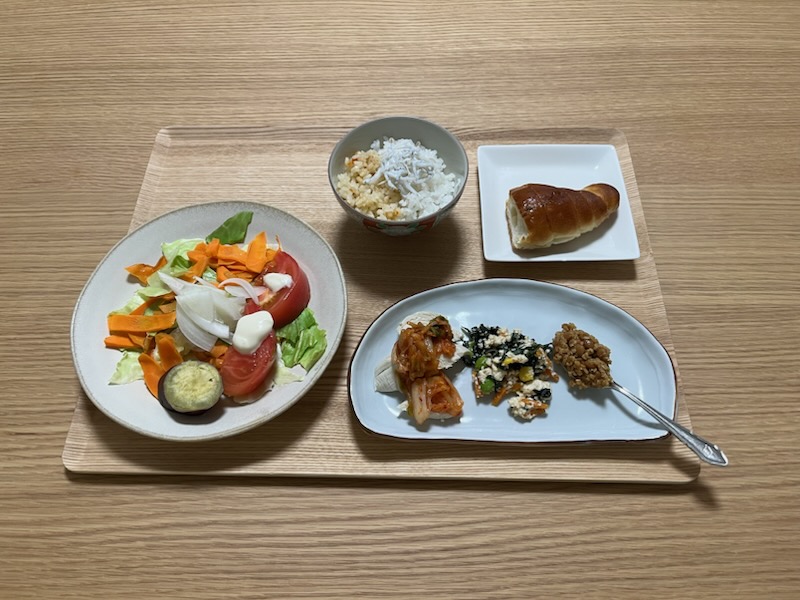 小皿に盛った私の夕ご飯