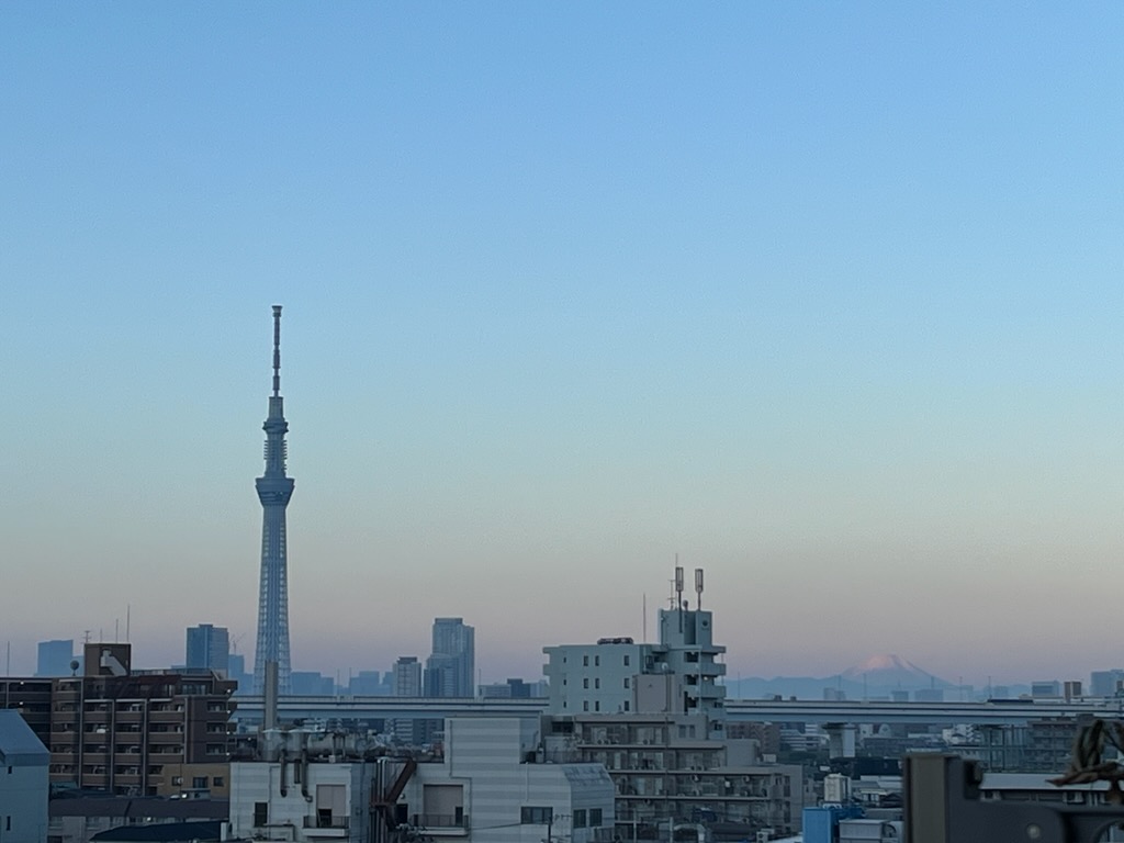 朝のスカイツリー方面の空