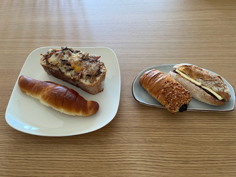 買ってきたパン４個