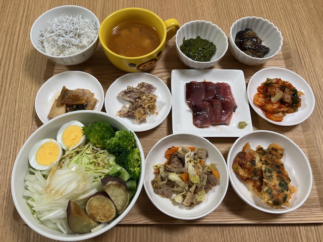 小皿に盛った料理