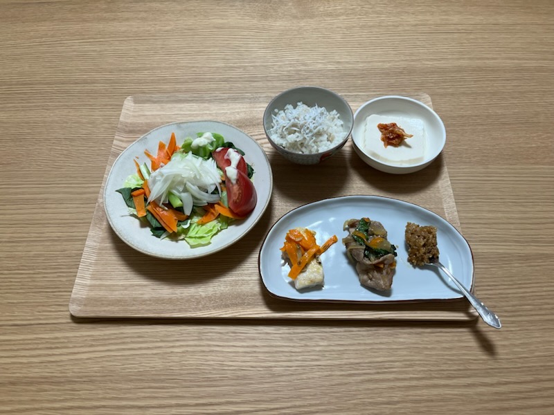 小皿に盛った私の夕ご飯