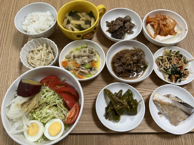 小皿に盛った料理